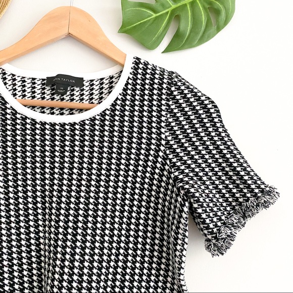 🌻 ANN TAYLOR Black White Print Sweater Fringe Top - Picture 3 of 7